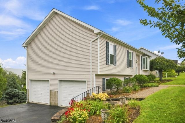 10 Lakeview Ter, Sussex Boro, NJ 07461