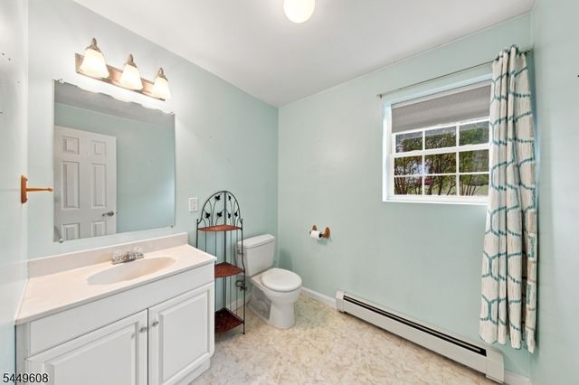 10 Lakeview Ter, Sussex Boro, NJ 07461