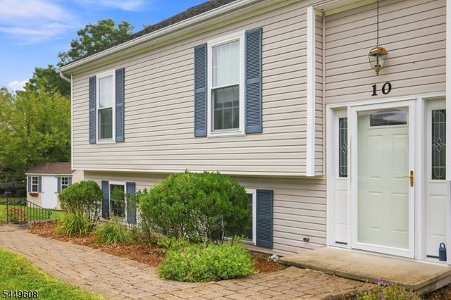 10 Lakeview Ter, Sussex Boro, NJ 07461