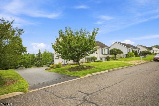 10 Lakeview Ter, Sussex Boro, NJ 07461