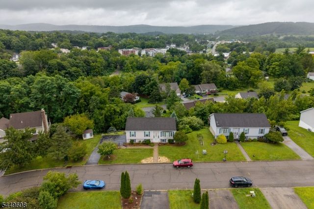 10 Lakeview Ter, Sussex Boro, NJ 07461