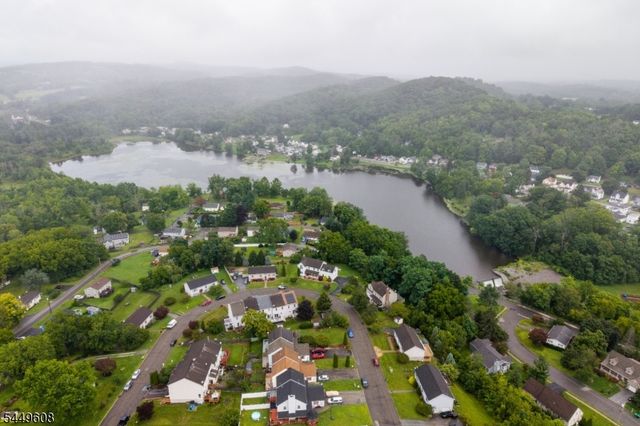 10 Lakeview Ter, Sussex Boro, NJ 07461