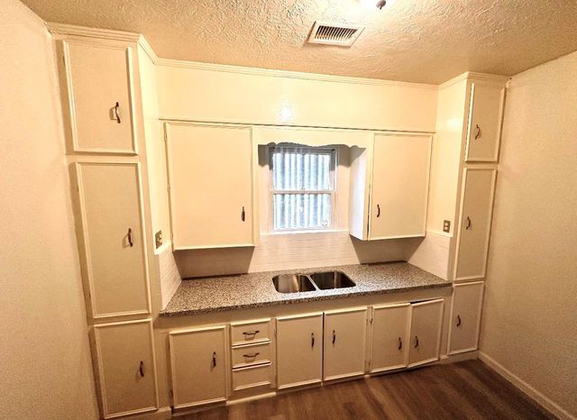 330 Gordy Road, Bacliff, TX 77518