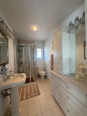 380 The Greenway, East Marion, NY 11939