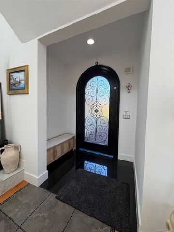 380 The Greenway, East Marion, NY 11939