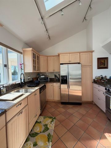 380 The Greenway, East Marion, NY 11939