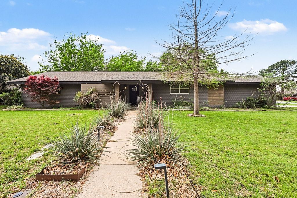 4241 Whitfield Avenue, Fort Worth, TX 76109