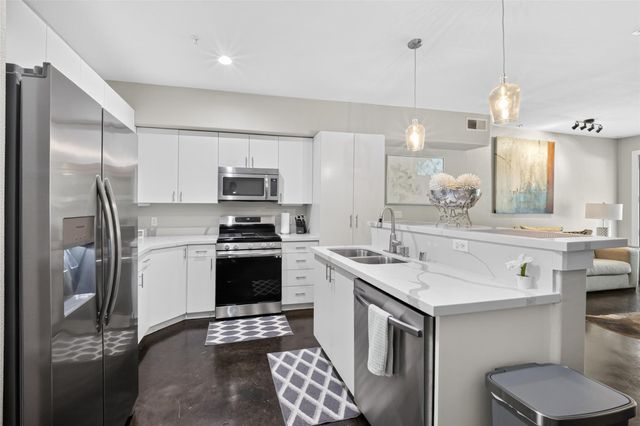 2216 Chenevert Street 7, Houston, TX 77003