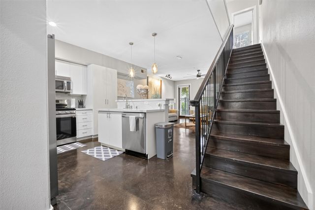 2216 Chenevert Street 7, Houston, TX 77003