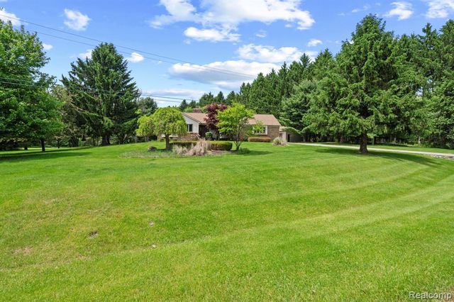 3158 Eden Trail, Brighton, MI 48114