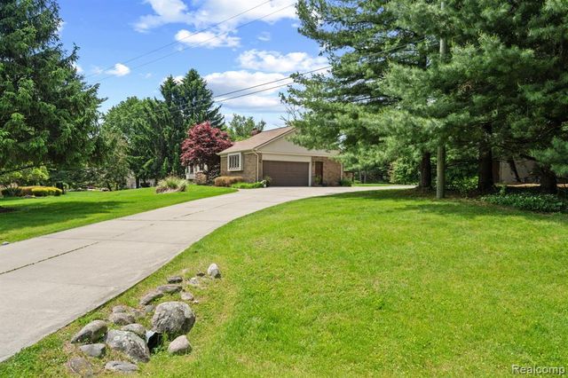 3158 Eden Trail, Brighton, MI 48114