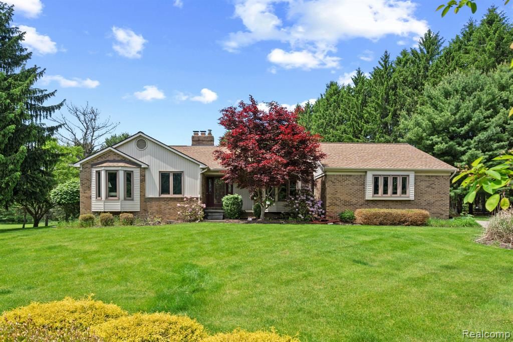 3158 Eden Trail, Brighton, MI 48114