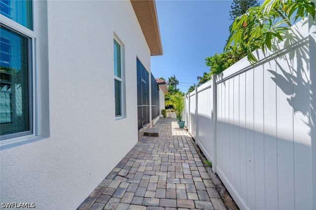 730 95th AVE N, Naples, FL 34108