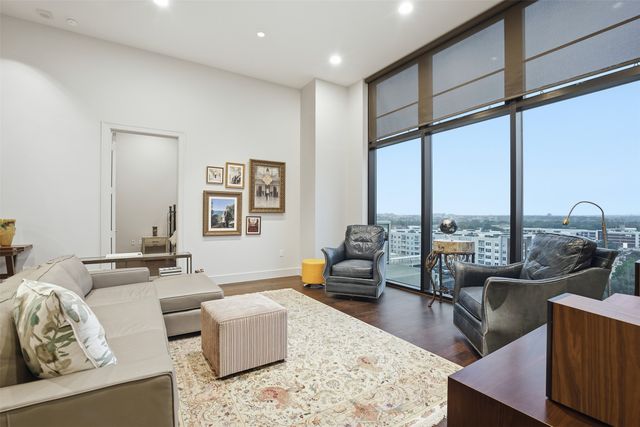 3100 W 7th Street 811, Fort Worth, TX 76107