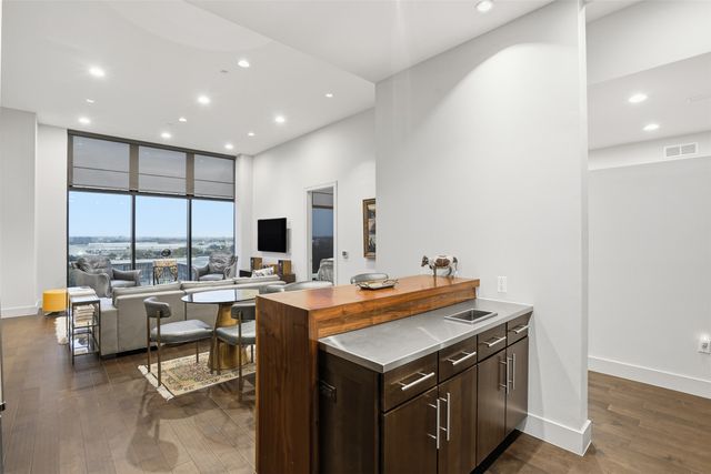 3100 W 7th Street 811, Fort Worth, TX 76107