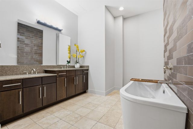 3100 W 7th Street 811, Fort Worth, TX 76107