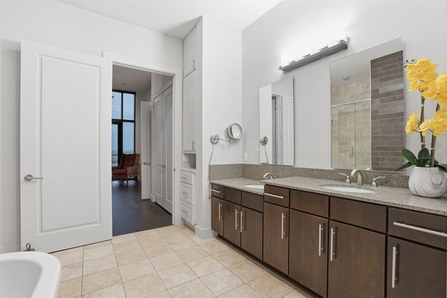 3100 W 7th Street 811, Fort Worth, TX 76107