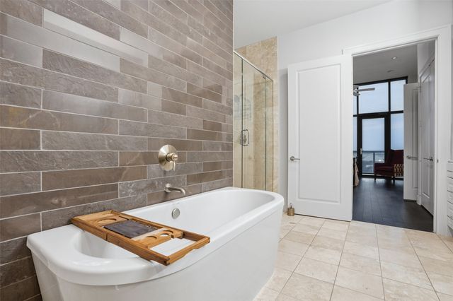 3100 W 7th Street 811, Fort Worth, TX 76107