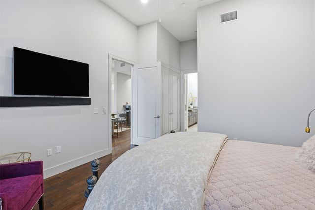 3100 W 7th Street 811, Fort Worth, TX 76107