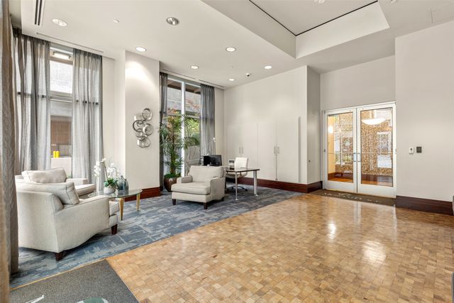 3100 W 7th Street 811, Fort Worth, TX 76107