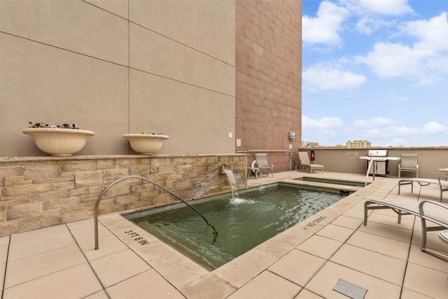 3100 W 7th Street 811, Fort Worth, TX 76107