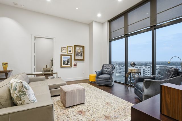 3100 W 7th Street 811, Fort Worth, TX 76107