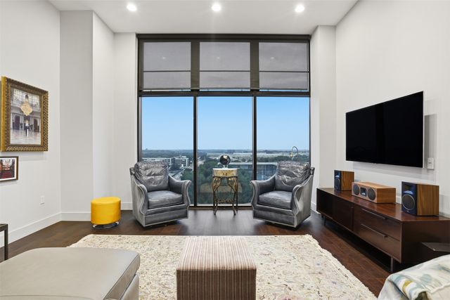 3100 W 7th Street 811, Fort Worth, TX 76107