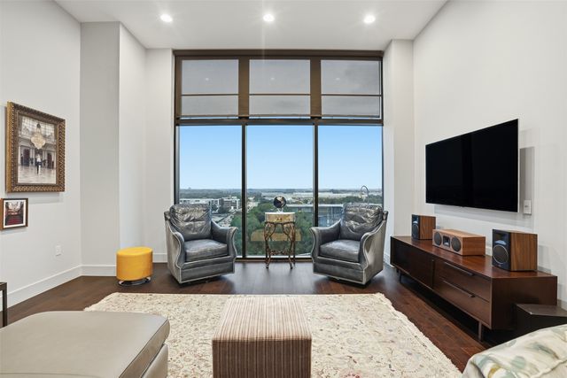 3100 W 7th Street 811, Fort Worth, TX 76107