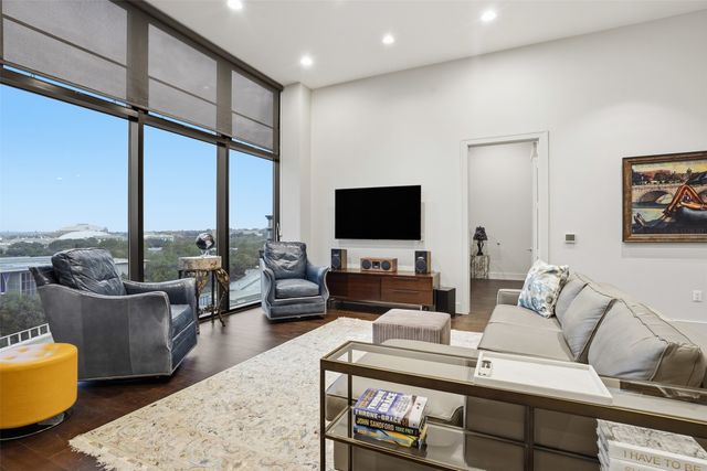 3100 W 7th Street 811, Fort Worth, TX 76107