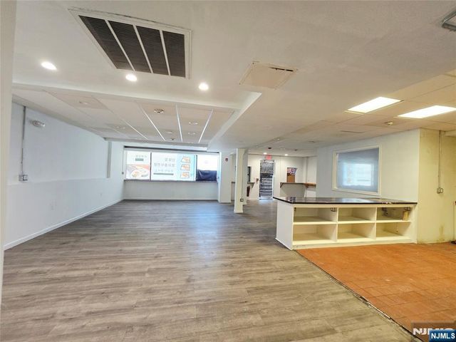 4 E Columbia Avenue, Palisades Park, NJ 07650