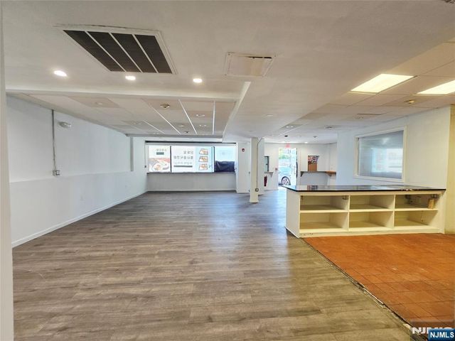 4 E Columbia Avenue, Palisades Park, NJ 07650