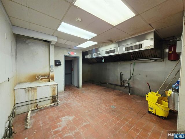 4 E Columbia Avenue, Palisades Park, NJ 07650