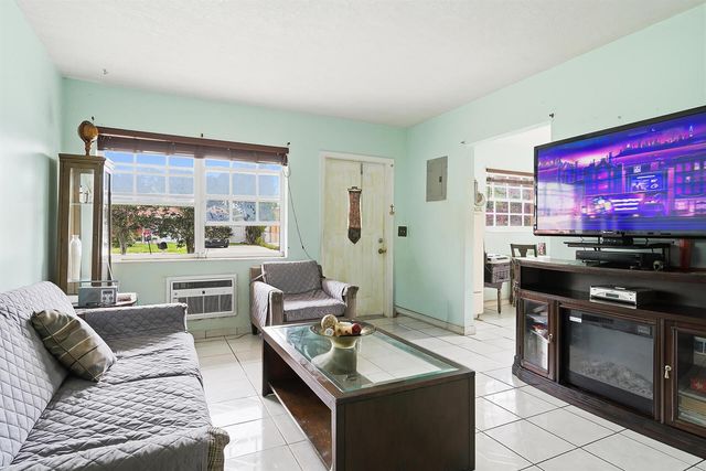 550 NE 37th Street 1-2, Pompano Beach, FL 33064