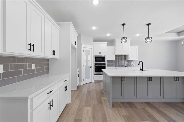 7905 Hoot Owl Street, Blue Springs, MO 64014