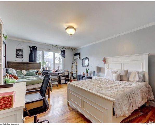 1004 Wool Avenue, Franklin Square, NY 11010