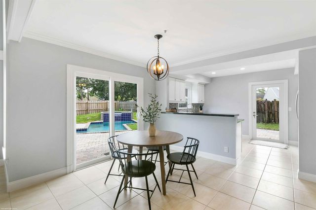 522 Goldenwood Way, Wellington, FL 33414