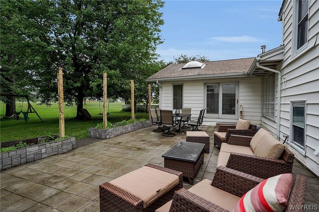 38 Sandhurst Lane, Amherst, NY 14221