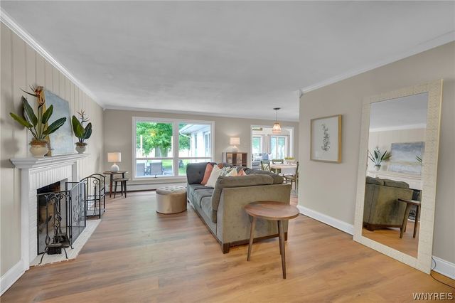 38 Sandhurst Lane, Amherst, NY 14221