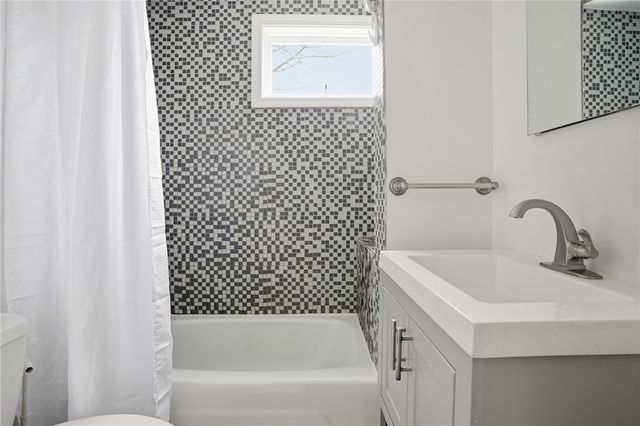 48 Constitution Street 1, Bristol, RI 02809