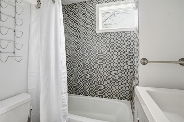 48 Constitution Street 1, Bristol, RI 02809