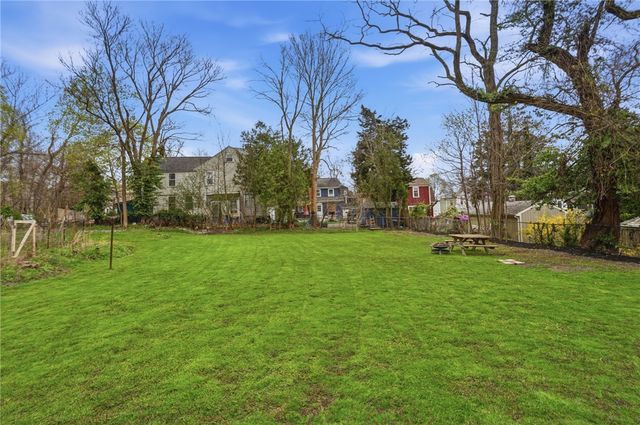 48 Constitution Street 1, Bristol, RI 02809