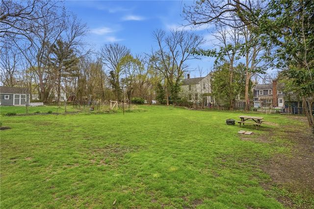 48 Constitution Street 1, Bristol, RI 02809