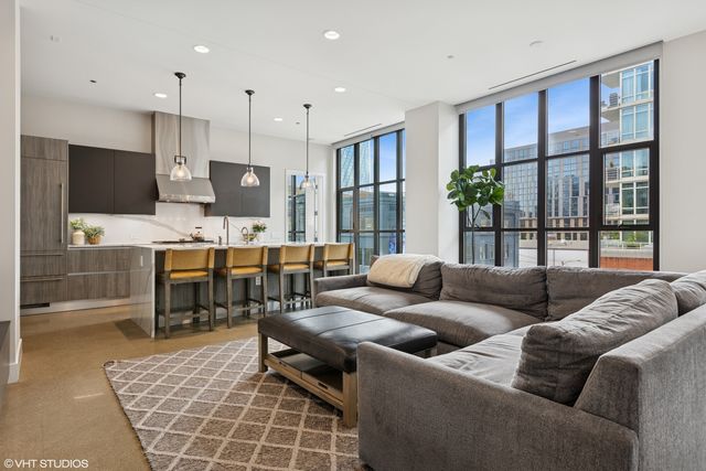 900 W Washington Boulevard 404, Chicago, IL 60607
