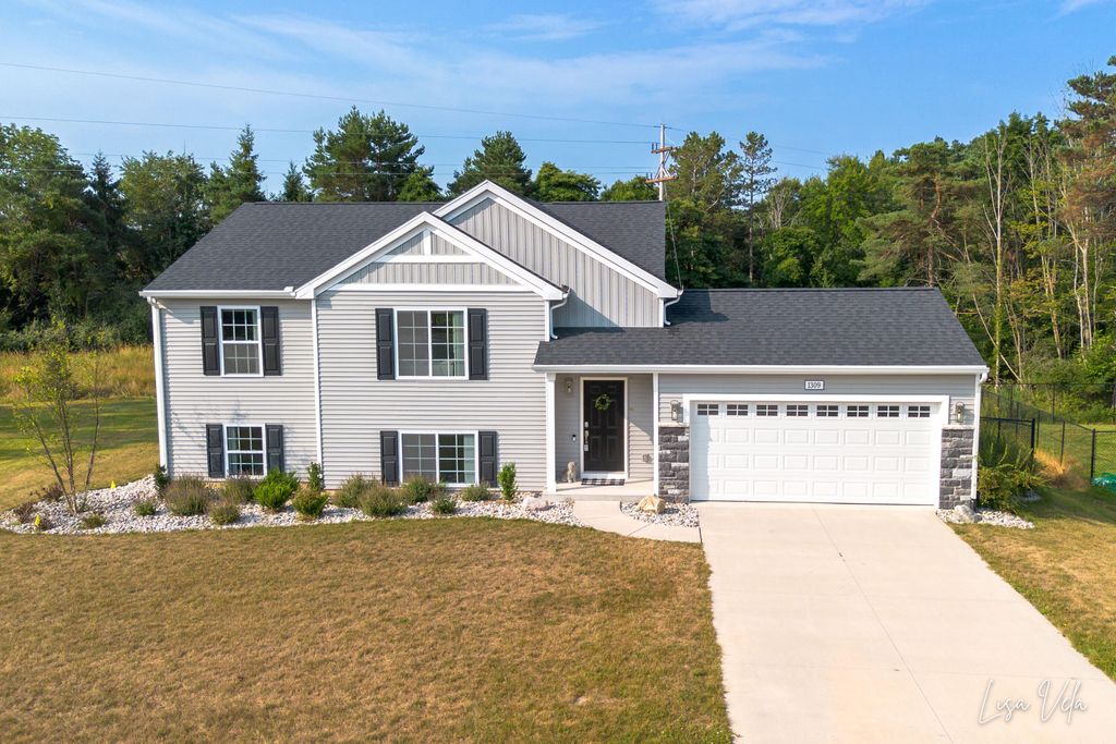 1309 Waterpoint Court, Whitehall City, MI 49461