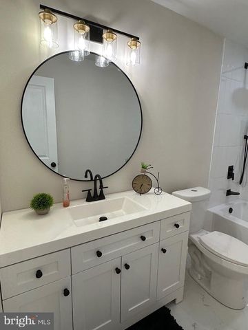 146 ARBOR MEADOW DR, Sicklerville, NJ 08081