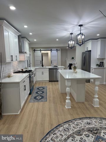 146 ARBOR MEADOW DR, Sicklerville, NJ 08081