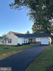 146 ARBOR MEADOW DR, Sicklerville, NJ 08081