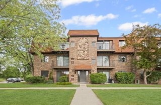 113 W Brandon Court E11, Palatine, IL 60067