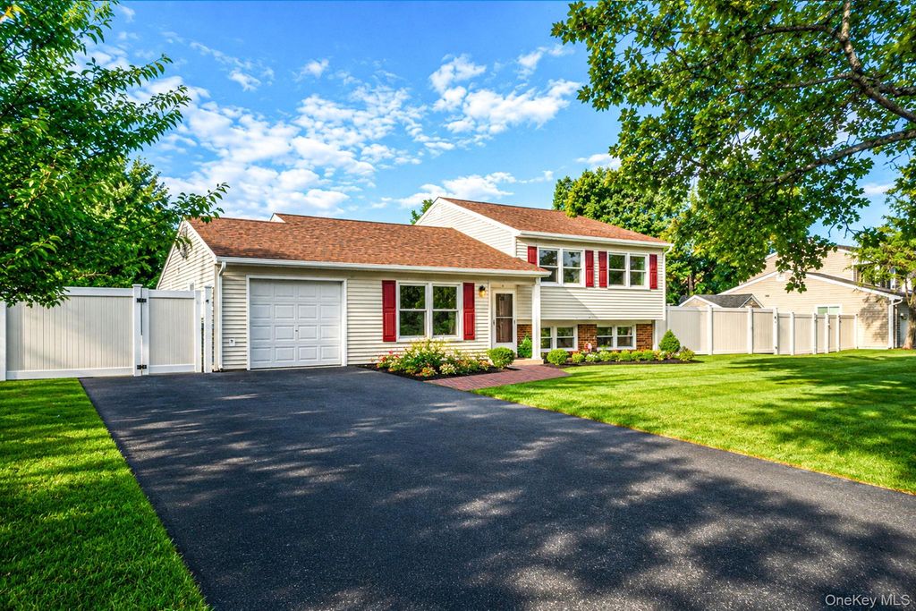 87 Sequoia Drive, Coram, NY 11727 — photo 2