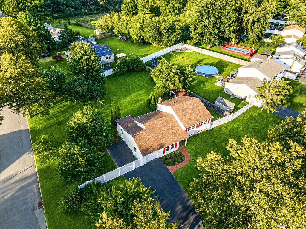 87 Sequoia Drive, Coram, NY 11727 — photo 3